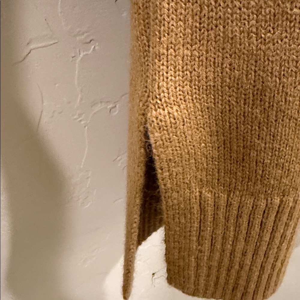 Banana Republic OUTLET Womens Tan V-Neck Sweater sz M - Picture 4 of 5